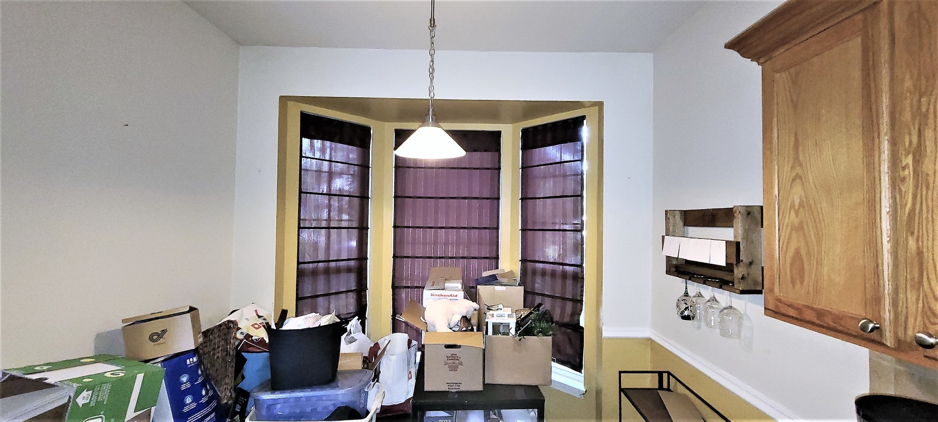 2203 Rossiter Parkway Plainfield, IL 60586 - Photo 13 of 24 a living room with furniture