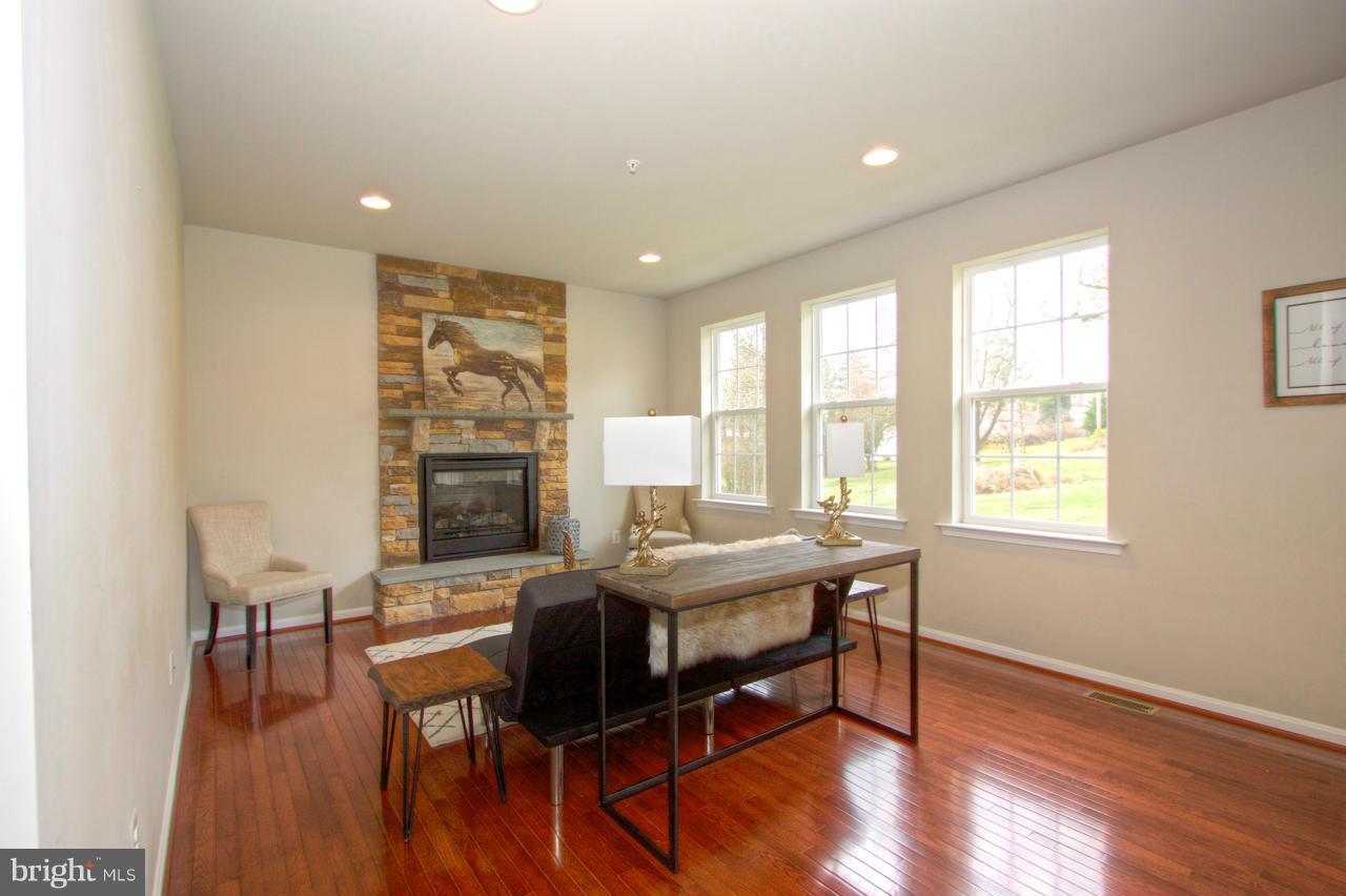 8832 Orchard Road Baltimore, MD 21208 - Photo 3 of 24 Living Room