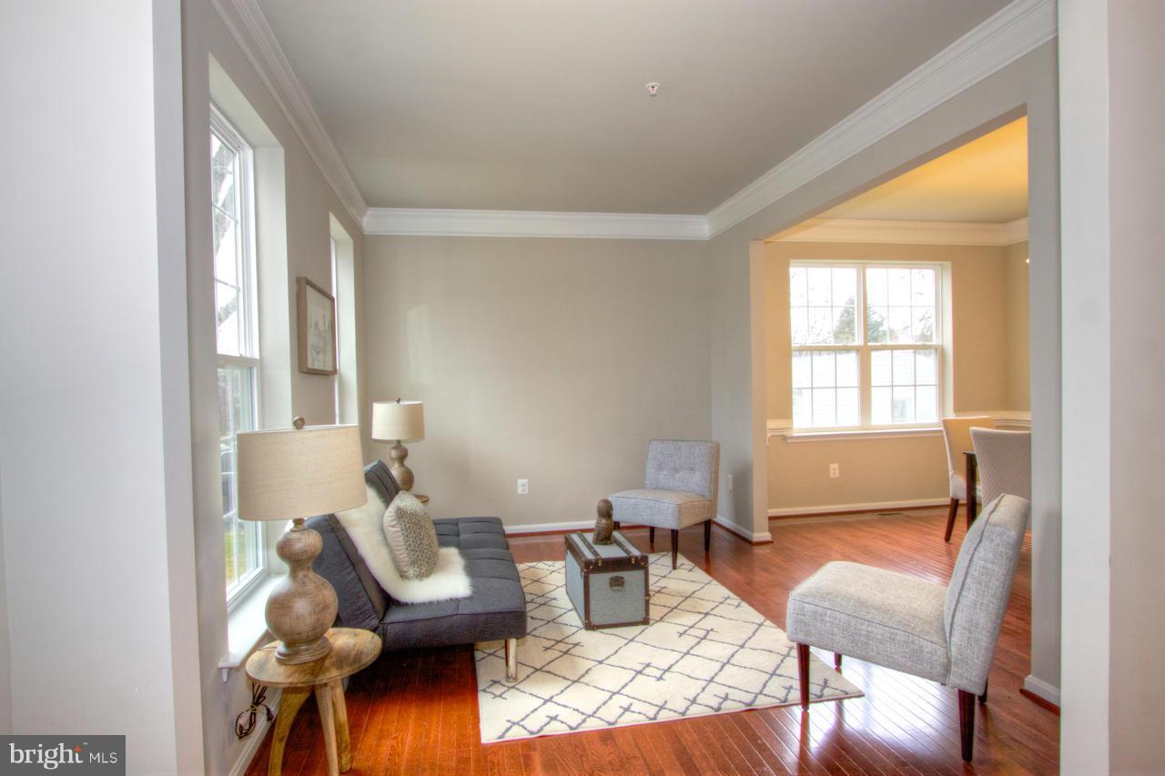 8832 Orchard Road Baltimore, MD 21208 - Photo 6 of 24 Living Room