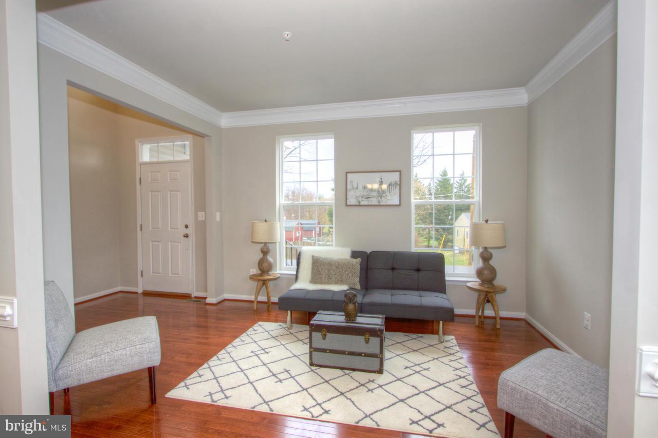 8832 Orchard Road Baltimore, MD 21208 - Photo 7 of 24 Living Room