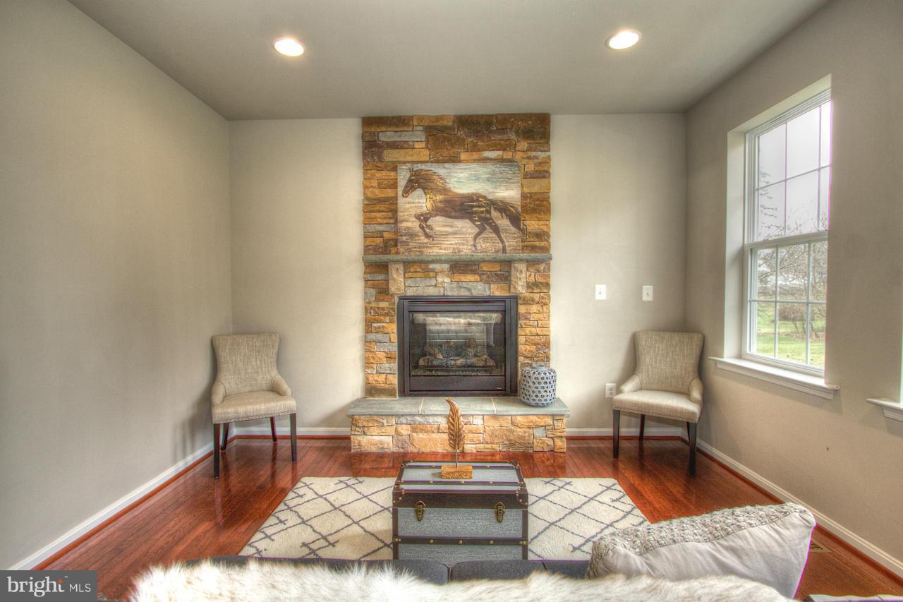 8832 Orchard Road Baltimore, MD 21208 - Photo 8 of 24 Living Room