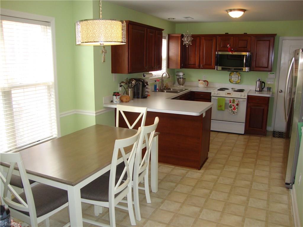 3523 Hunting Ridge Drive High Point, NC 27265 - Photo 6 of 28 Gallery Image 6