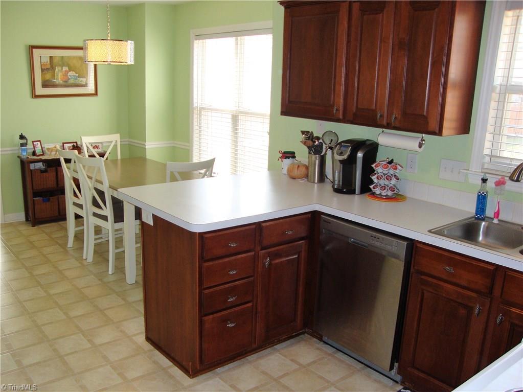 3523 Hunting Ridge Drive High Point, NC 27265 - Photo 8 of 28 Gallery Image 8