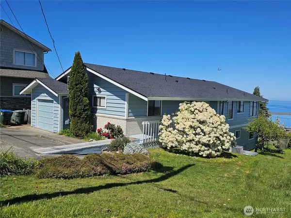 $2,800 | 1426 West 4th Street, Port Angeles, WA 98363