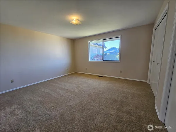 $2,800 | 1426 West 4th Street, Port Angeles, WA 98363