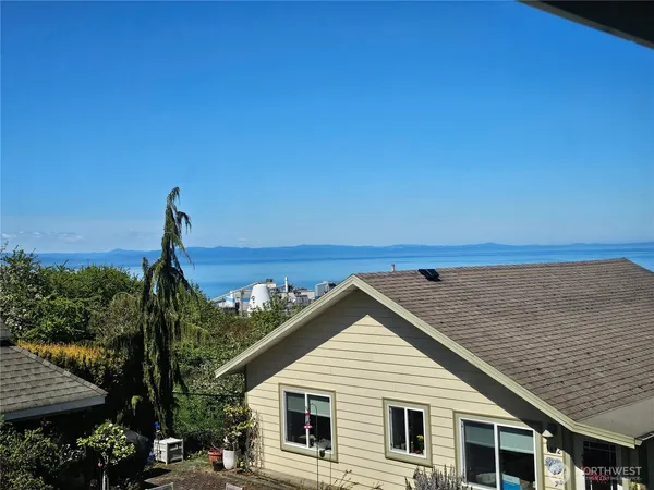 $2,800 | 1426 West 4th Street, Port Angeles, WA 98363