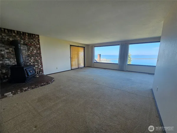 $2,800 | 1426 West 4th Street, Port Angeles, WA 98363