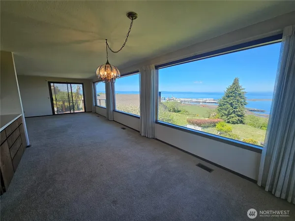 $2,800 | 1426 West 4th Street, Port Angeles, WA 98363