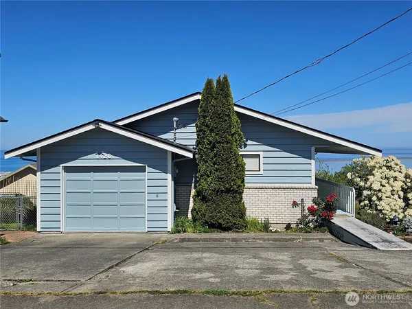 $2,800 | 1426 West 4th Street, Port Angeles, WA 98363