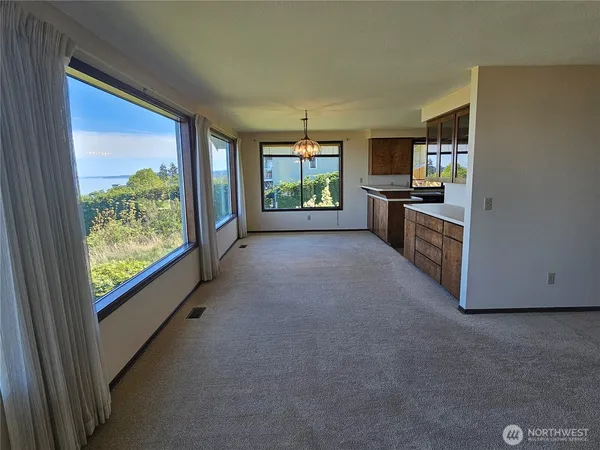 $2,800 | 1426 West 4th Street, Port Angeles, WA 98363