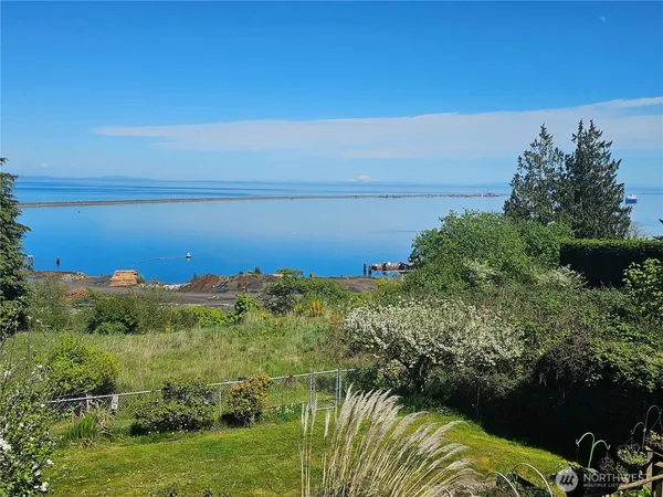 $2,800 | 1426 West 4th Street, Port Angeles, WA 98363