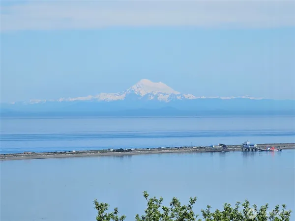 $2,800 | 1426 West 4th Street, Port Angeles, WA 98363