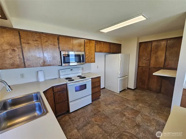 $2,800 | 1426 West 4th Street, Port Angeles, WA 98363