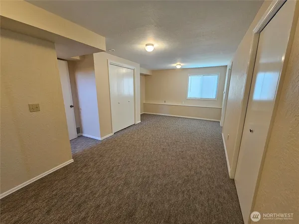 $2,800 | 1426 West 4th Street, Port Angeles, WA 98363