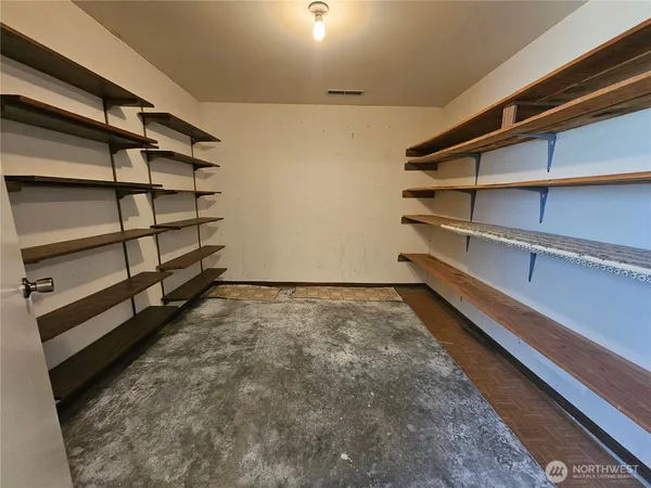 $2,800 | 1426 West 4th Street, Port Angeles, WA 98363