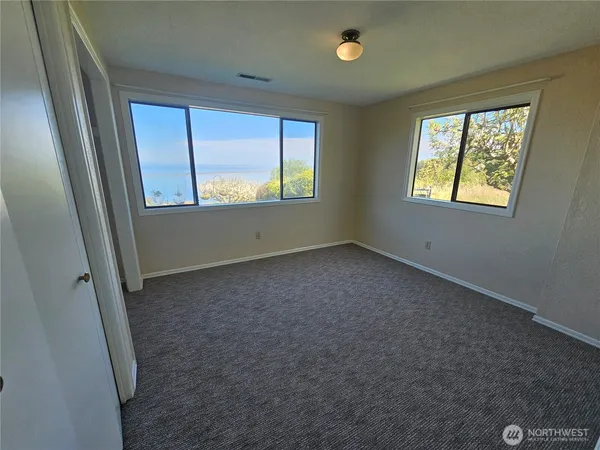 $2,800 | 1426 West 4th Street, Port Angeles, WA 98363