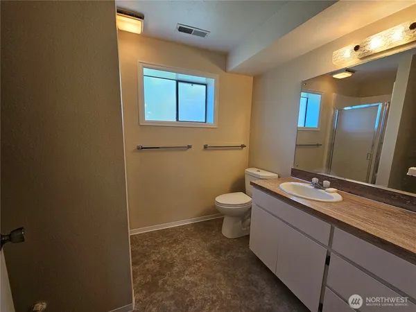 $2,800 | 1426 West 4th Street, Port Angeles, WA 98363