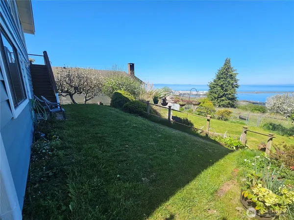 $2,800 | 1426 West 4th Street, Port Angeles, WA 98363