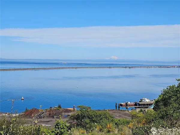 $2,800 | 1426 West 4th Street, Port Angeles, WA 98363