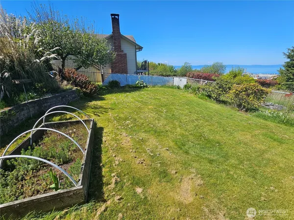 $2,800 | 1426 West 4th Street, Port Angeles, WA 98363