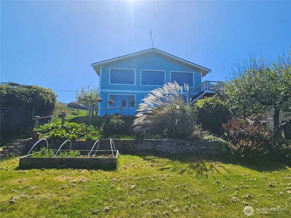 $2,800 | 1426 West 4th Street, Port Angeles, WA 98363