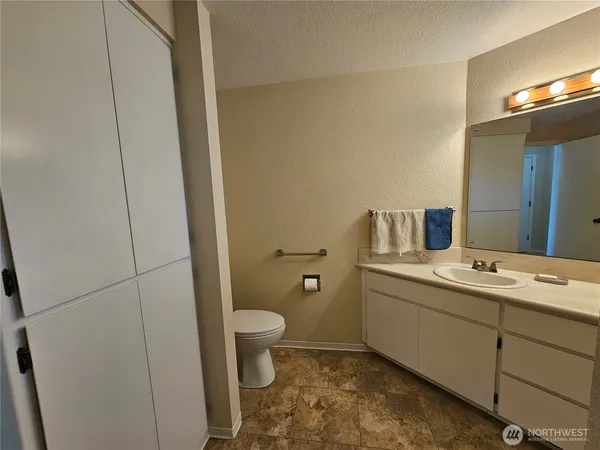 $2,800 | 1426 West 4th Street, Port Angeles, WA 98363