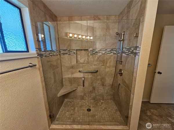 $2,800 | 1426 West 4th Street, Port Angeles, WA 98363