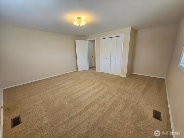 $2,800 | 1426 West 4th Street, Port Angeles, WA 98363
