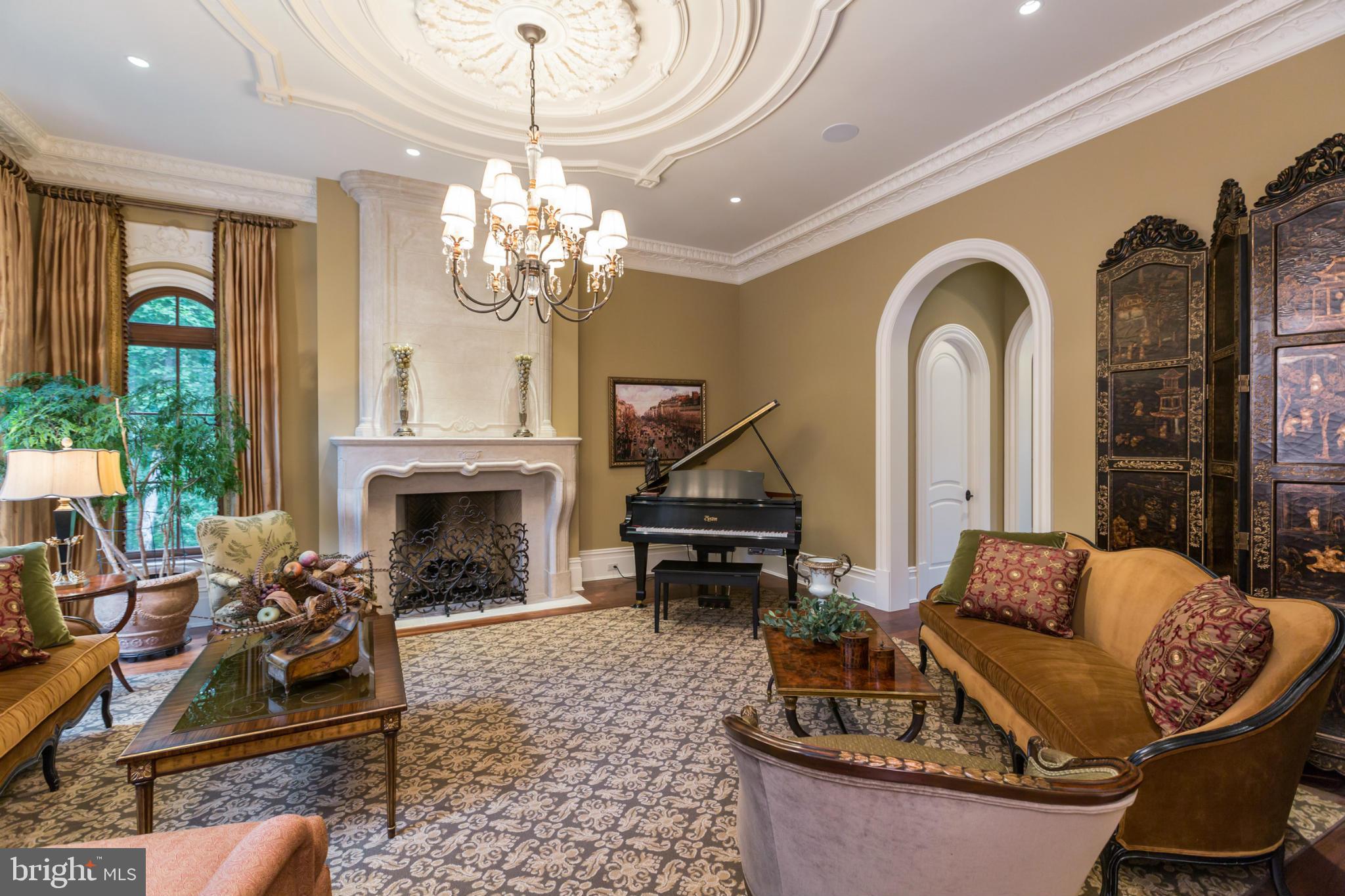801 Turkey Run Road McLean, VA 22101 - Photo 19 of 31 Living Room