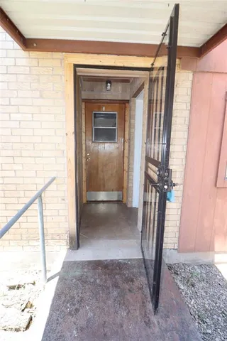 $1,700 | 1010 East Reno Road, Azle, TX 76020