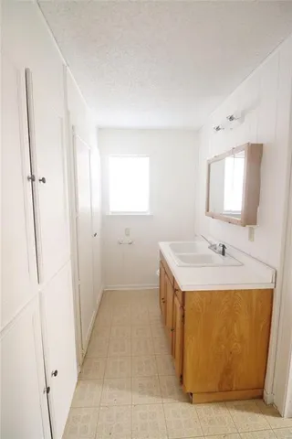 $1,700 | 1010 East Reno Road, Azle, TX 76020