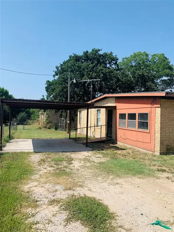 $1,700 | 1010 East Reno Road, Azle, TX 76020