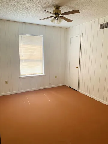 $1,700 | 1010 East Reno Road, Azle, TX 76020