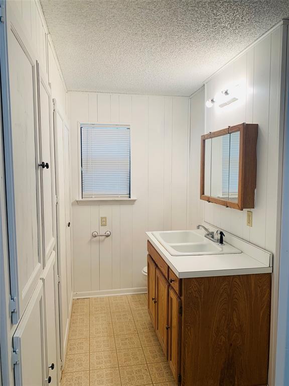 1010 East Reno Road Azle, TX 76020 - Photo 6 of 32