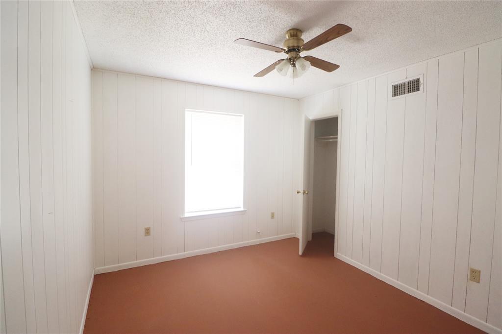 1010 East Reno Road Azle, TX 76020 - Photo 7 of 32