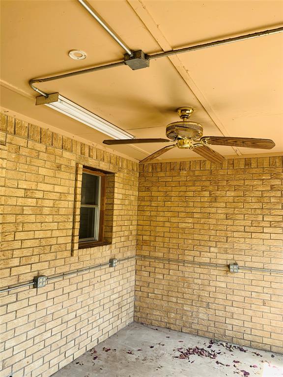 1010 East Reno Road Azle, TX 76020 - Photo 9 of 32