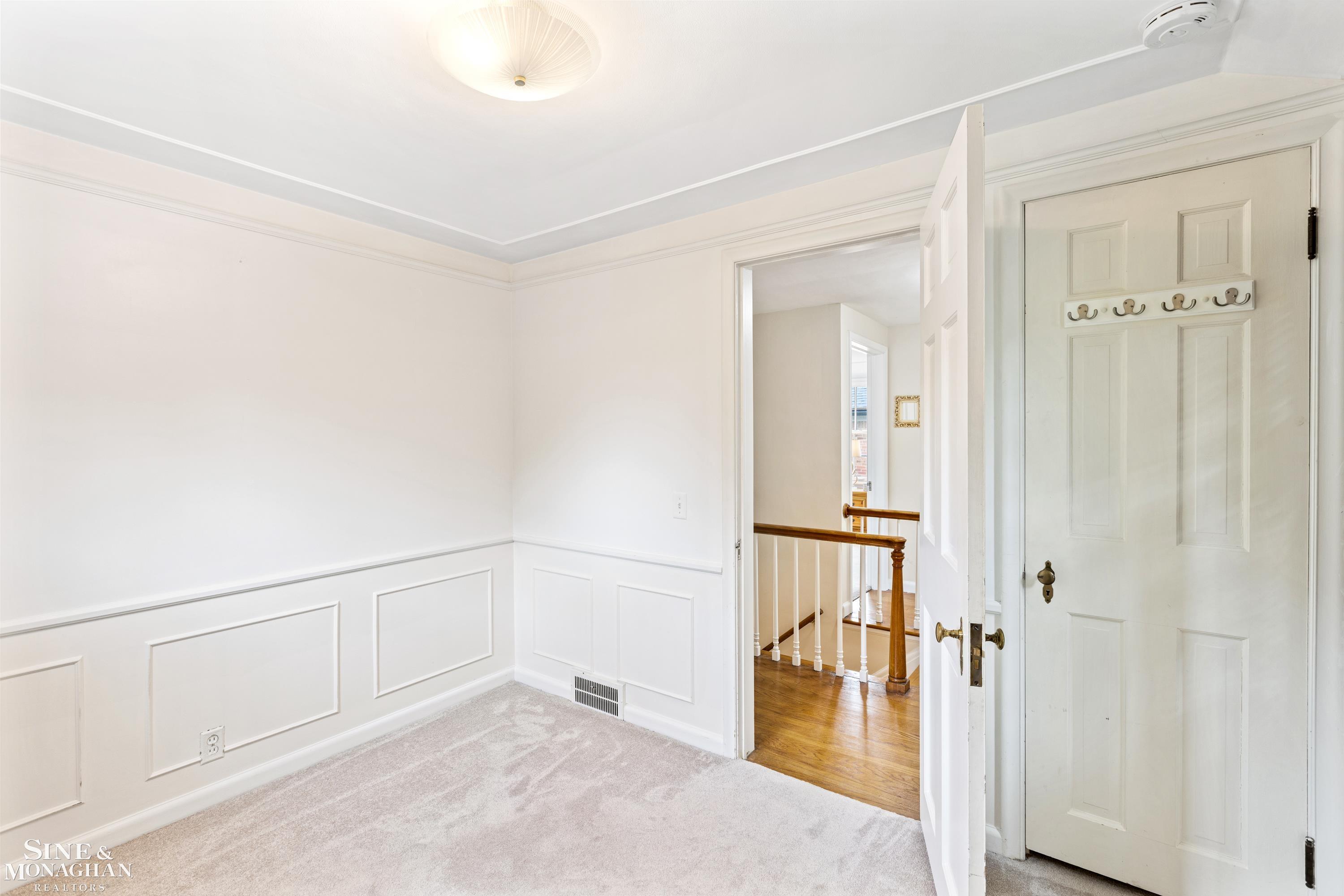 1488 Hampton Road Grosse Pointe, MI 48236 - Photo 17 of 32 50112096-16.JPG
