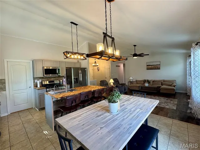 $304,500 | 450 Pevely Heights Drive, Pevely, MO 63070