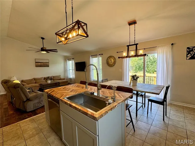 $304,500 | 450 Pevely Heights Drive, Pevely, MO 63070