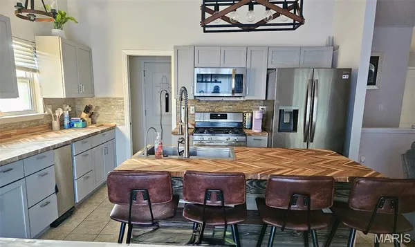 $304,500 | 450 Pevely Heights Drive, Pevely, MO 63070