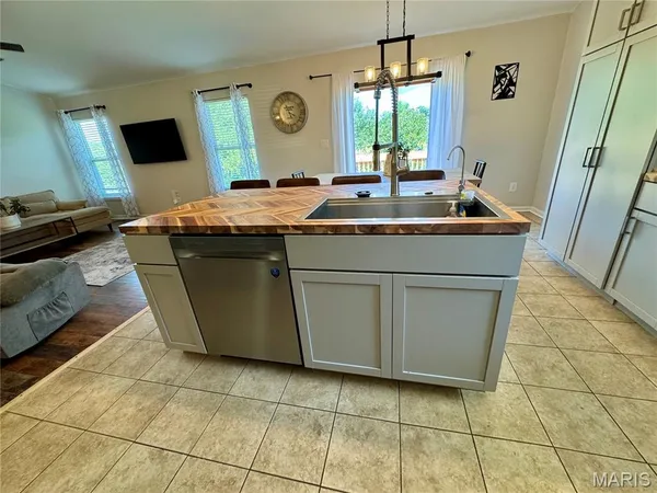 $304,500 | 450 Pevely Heights Drive, Pevely, MO 63070