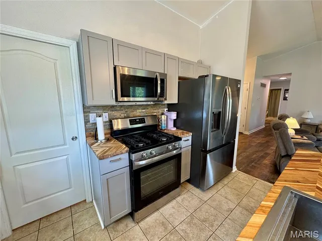 $304,500 | 450 Pevely Heights Drive, Pevely, MO 63070