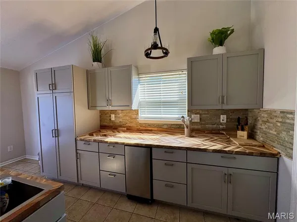 $304,500 | 450 Pevely Heights Drive, Pevely, MO 63070