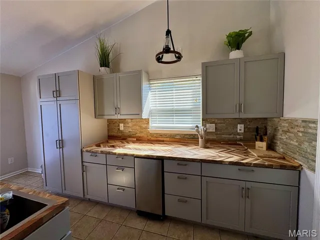 $304,500 | 450 Pevely Heights Drive, Pevely, MO 63070