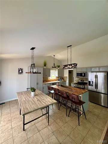 $304,500 | 450 Pevely Heights Drive, Pevely, MO 63070