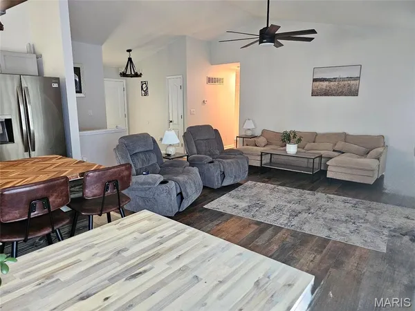 $304,500 | 450 Pevely Heights Drive, Pevely, MO 63070