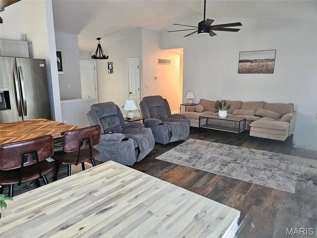 $304,500 | 450 Pevely Heights Drive, Pevely, MO 63070