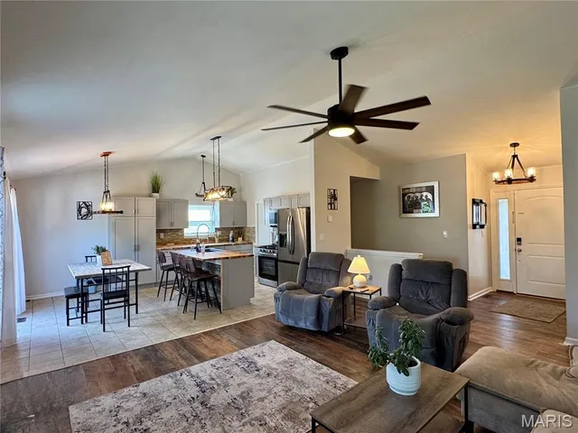 $304,500 | 450 Pevely Heights Drive, Pevely, MO 63070