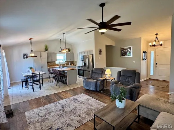 $304,500 | 450 Pevely Heights Drive, Pevely, MO 63070