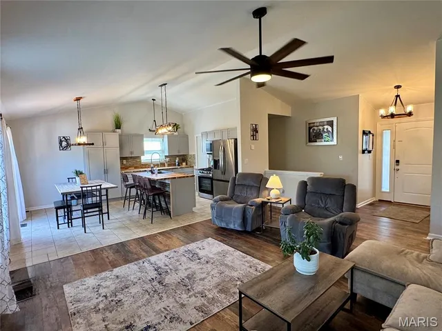 $304,500 | 450 Pevely Heights Drive, Pevely, MO 63070